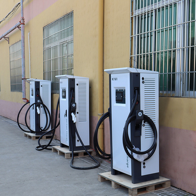 AC 0A-92A Girdi Akım aralığı 60KW DC 0-100A Çıkış Akımı Benz EQC için CCS araba şarj cihazı