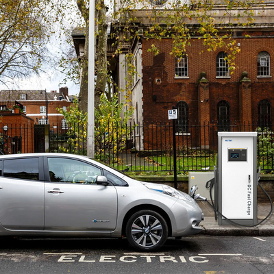 Yerde duran ev DC şarj cihazı EV 60KW 1000V 3 Pin CCS2 BYD Han EV Qin Song'a uygulanır