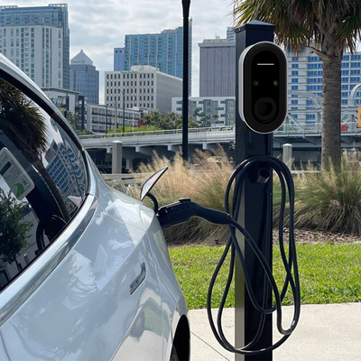 Tesla Model 3 taşınabilir ve 50Hz±10Hz Şebeke Frekansı için 32A 3 Fazlı Tip 2 EV Şarj Aracı
