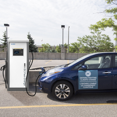 AC 0A-92A Girdi Akım aralığı 60KW DC 0-100A Çıkış Akımı Benz EQC için CCS araba şarj cihazı