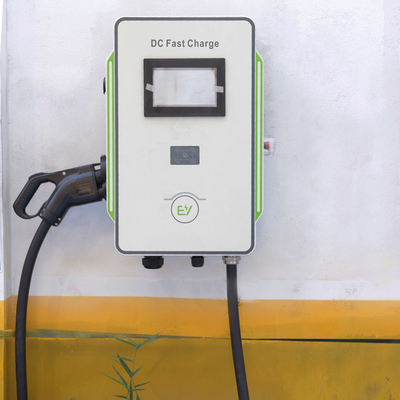 DC Wallbox Şarj cihazı 30kW 40kW Arabalar CCS 40A Hızlı EV Şarj cihazı 600V Şebeke frekansı 50Hz